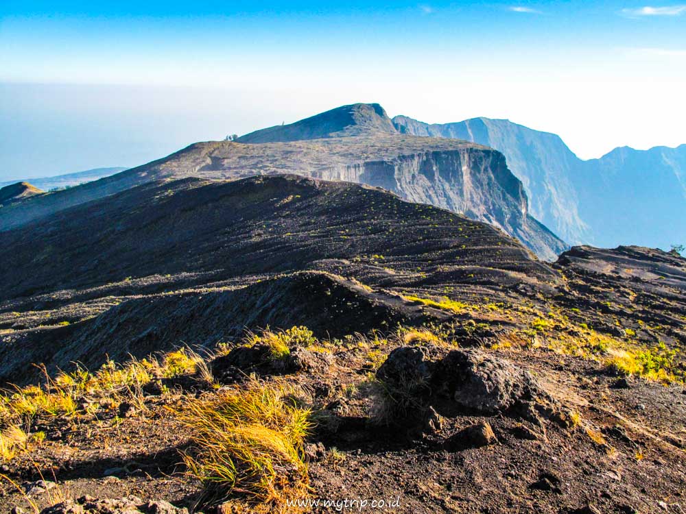 PANDUAN CERDAS EKSPLOR TAMAN NASIONAL GUNUNG TAMBORA